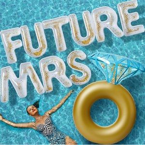 Future Mrs & Engagement Ring Pool Float Set
